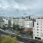 Sunshine Studio Near Eiffel Tower
